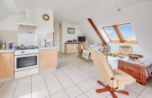 Erquy Apartment | 850m from the beach, flat for 5 with garden