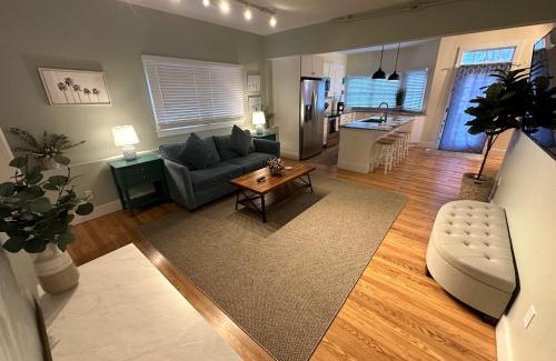 Off Broadway Apartment | 86 Dr Marcus House - Popular Broadway Area