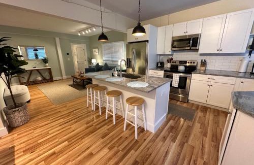Off Broadway Apartment | 86 Dr Marcus House - Popular Broadway Area
