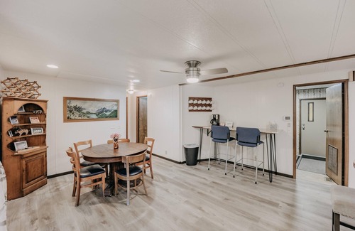 Maple Falls Cabin | 86MF - WiFi - Hot Tub - BBQ