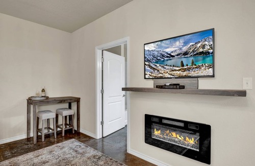 Fredericksburg Cottage | 8738 E Hwy 290 - ​ Cabernet Cottage