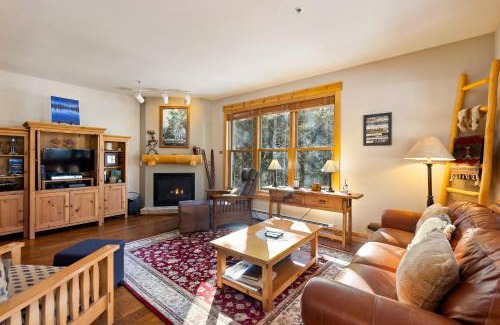 Keystone House | 8758 Trappers Crossing condo