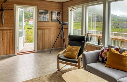 Straumsjoen House | 89 m² Farmhouse ∙ 3 bedrooms ∙ 8 guests