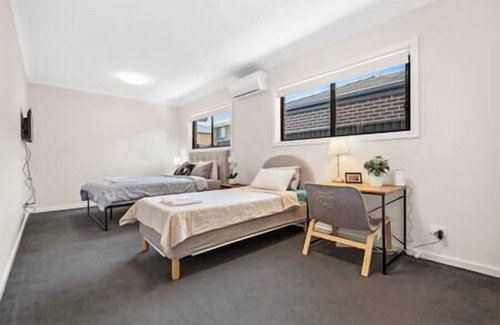 Austral House | 8Beds l 4 Suites with Office l Austral5