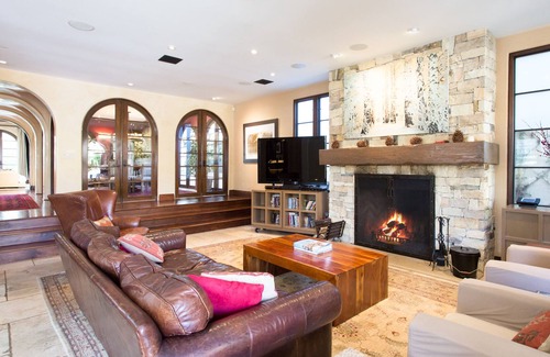 North of Montana House | 8Br Lux w/Pool mins to Beach, Boutiques, resto's. Discnts for longer stays