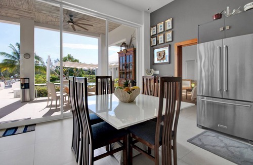 Nassau House | 8BR Waterfront Home Veranera Old Fort Bay, Nassau