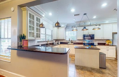Plant City House | 8BR with Pool, Spa & Treehouse