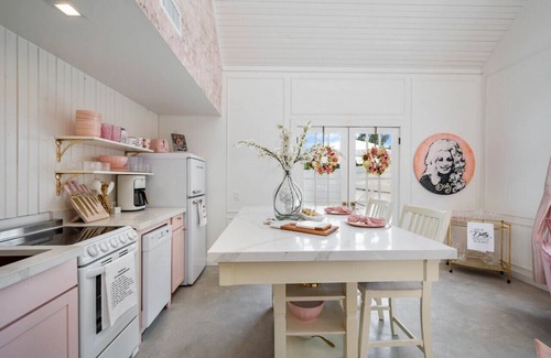 New Braunfels House | 8Sages*Dolly Cottage*Sleeps 4*Private Plunge Pool