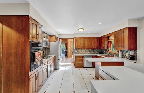 White Haven House | 9 acres w stream lawns firepit gameroom bar gazebo by stream 2mi to ski mtn