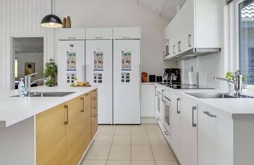 Mommark Strand House | 9 bedroom beautiful home in Sydals