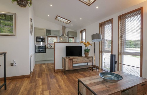 Dobwalls Cottage | 9 MEADOW RETREAT, family friendly, luxury holiday cottage in Dobwalls