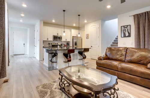 Commerce City House | 9 Mi to Airport: Commerce City Townhome w/Deck