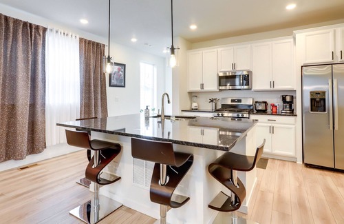 Commerce City House | 9 Mi to Airport: Commerce City Townhome w/Deck