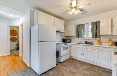 Colonial Beach Cottage | 9 Mi to Colonial Beach: Charming Cottage w/Yard!