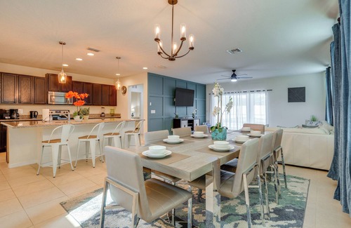West Haven House | 9 Mi to Disney: Group Getaway w/Lanai & Hot Tub!