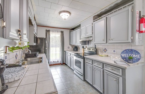 Newhebron Apartment | 9 Mi to Water Park: Silver Creek Gem w/Fireplace!