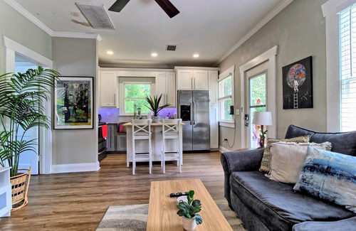 Seminole Heights House | 9 Mins to Downtown Tampa, Full Kitchen, King Bed, Balcony, Smart TV's