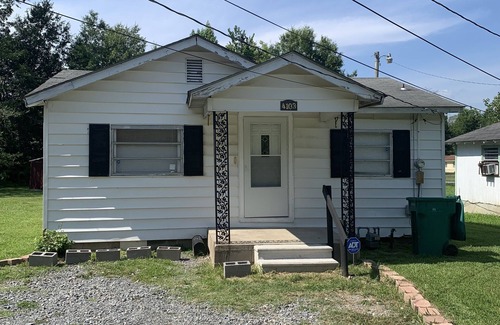 Pine Bluff House | 9 minutes to Saracen Casino! Cozy 3BR 1B Family Home with flat screen and wifi.