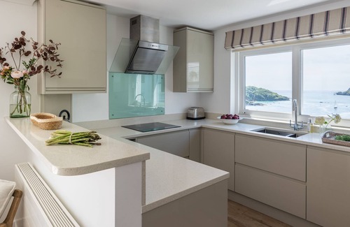 Salcombe Cottage | 9 Poundstone Court - an apartment that sleeps 6 guests in 3 bedrooms
