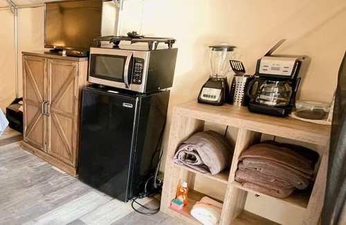 Fentress House | # 9 Son's River Ranch - Glamping Cabin w/2 Queen Beds