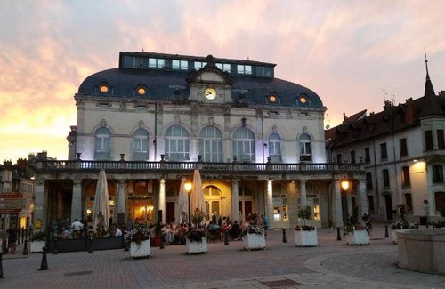 Lons-le-Saunier Apartment | 90 m² Apartment ∙ 2 bedrooms ∙ 6 guests