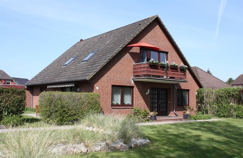 Vollerwiek Apartment | 90 sqm sunny apartment with garden use