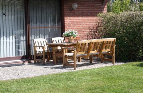 Vollerwiek Apartment | 90 sqm sunny apartment with garden use