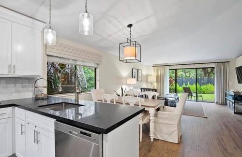 Palm Beach Gardens Cottage | 904 Club Drive: Quaint & Beautiful PGA National Club Cottage