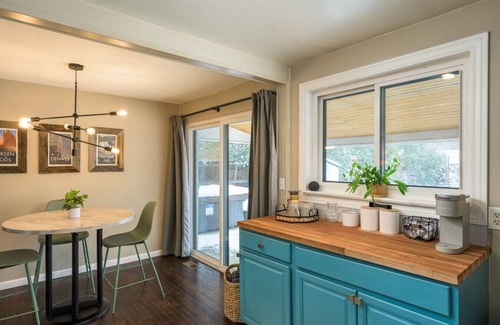 Dupont House | 90s Dream Escape | Hot Tub & Gorgeous New Pool!