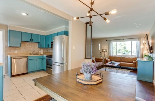 Dupont House | 90s Dream Escape | Hot Tub & Gorgeous New Pool!