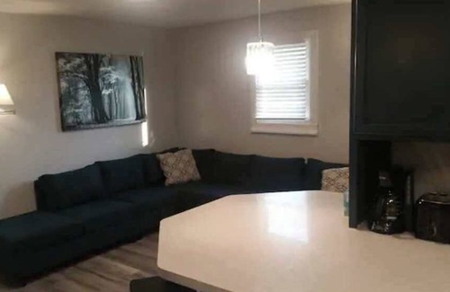 Terre Haute Apartment | 911 N. 8th St. Your Home away from Home