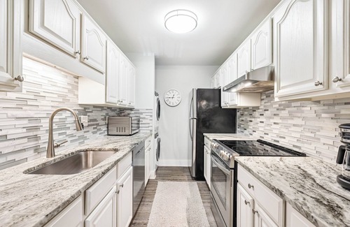 Harbour Town Condo | 918 Cutter Court: BESTNEST by Beverly Serral * In Unit Washer/Dryer!*