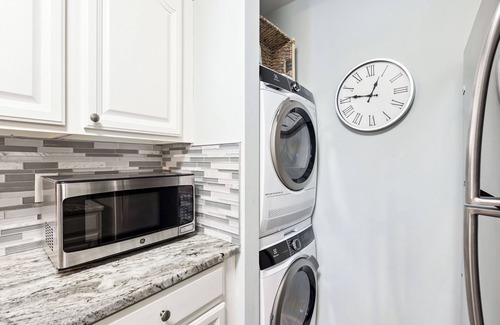 Harbour Town Condo | 918 Cutter Court: BESTNEST by Beverly Serral * In Unit Washer/Dryer!*