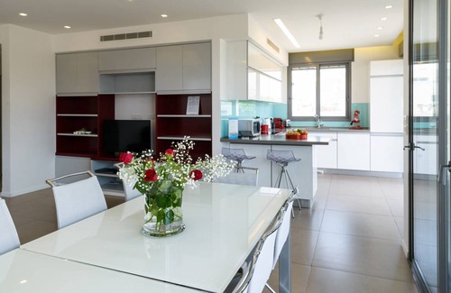 Tel Aviv Promenade Apartment | 97 m² Apartment ∙ 3 bedrooms ∙ 6 guests