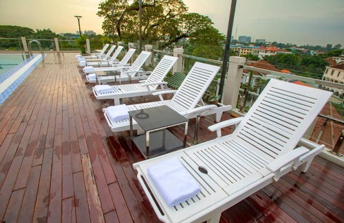 Bahan Hotel | 98 m² Hotel ∙ 2 bedrooms ∙ 6 guests