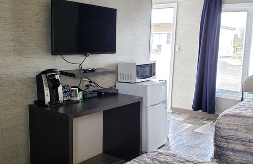 100 Mile House Hotel | 99 Mile Motel