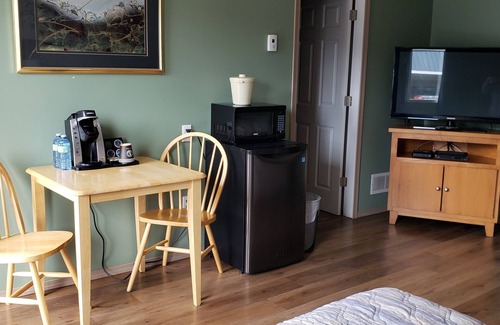 100 Mile House Hotel | 99 Mile Motel