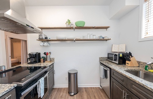 East Ybor Apartment | $99/Night Location! Ybor City Gem Sleeps 6