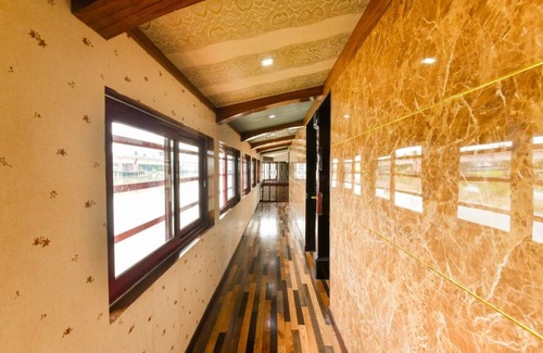 Aryad South Boat Rental | 9bedroom private houseboat or 9bedroom suite