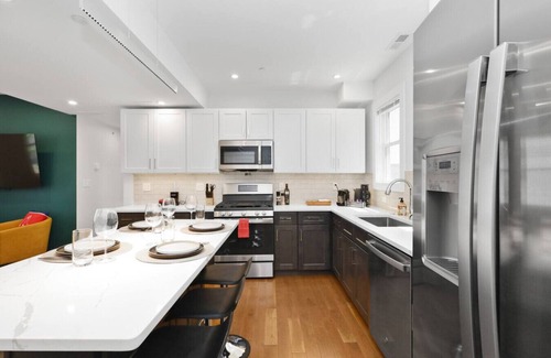 East Somerville House | 9BR6Bth Entire House Parking MIT/Harvard/TD Garden