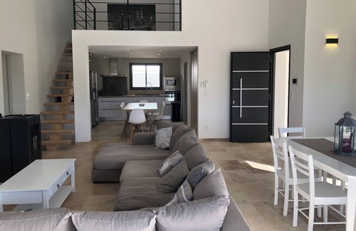 Garrigues-Sainte-Eulalie Villa | 9km from Uzès, gite, south-facing villa with swimming pool and air conditioning.