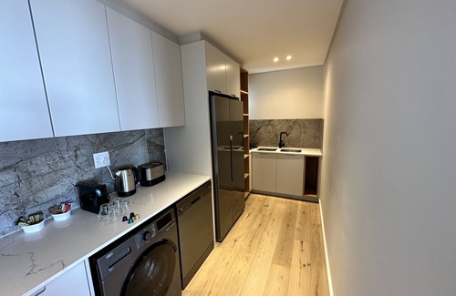 Claremont Apartment | 9th-Floor Newlands Peak Penthouse