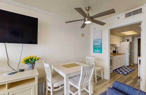 Ash Condo | 9th floor oceanfront condo w/balcony, shared pools & hot tubs