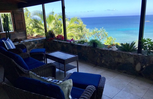Estate Dorothea House | A 15 ACRE PRIVATE NATURE RETREAT BY THE OCEAN
