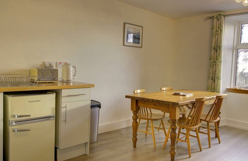 Helmsdale House | A 2-bedroom cottage overlooking the Helmsdale harbour.