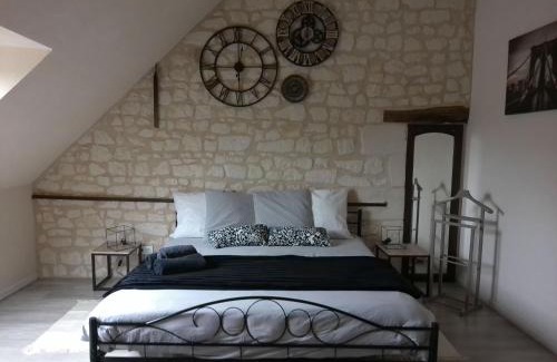 Neuil House | A 2 pas d AZAY
