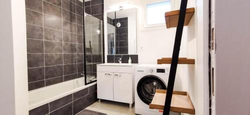 Sevrier Apartment | A 2 PAS DU LAC - WIFI - Garage - Netflix - Disney+ - Lac
