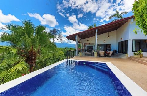 El Cerro Villa | A 3 bedroom private piece of luxury living in the heart of Manuel Antonio