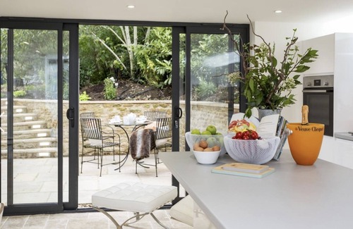 Southrop Cottage | A 5* Star Award winning Cotswold Cottage dating from 1670, with Eco credentials