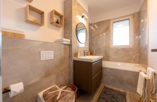 Timisoara Apartment | A & A Turquoise City View Apartment - By OpenHouse